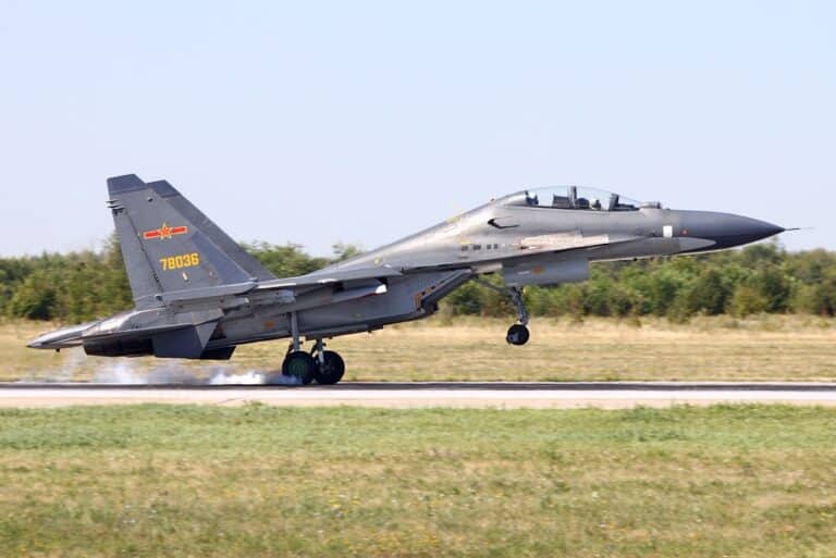 Les Su30MKK chinois emporteront désormais des armes chinoises