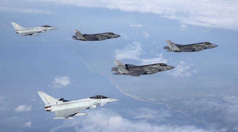 F35B और Typhoon prefigurant la Royal Air France pour les 30 annees a venir Analyses Défense | Aviation de chasse | Construction aéronautique militaire