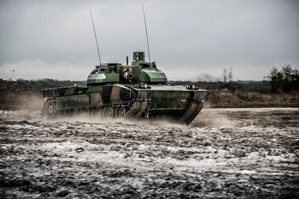 Französischer Leclerc-Panzer im Manöver Verteidigungsanalysen | Artillerie | Kampfjets