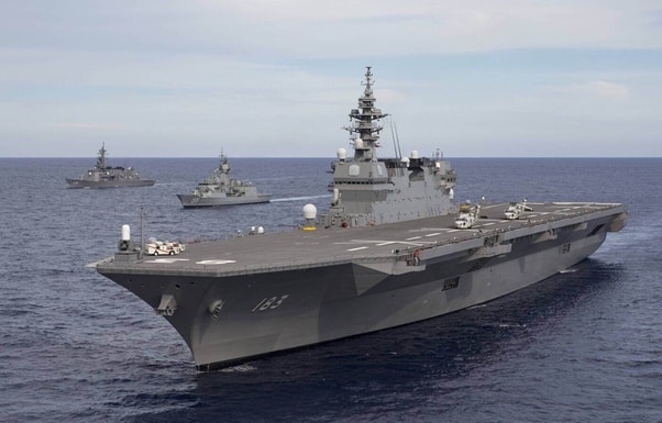 Japonský LHD triedy Izumo, ktorý bude v budúcnosti niesť F35B Analys Défense | Rozpočty a obranné sily ozbrojených síl | Vojenské námorné stavby