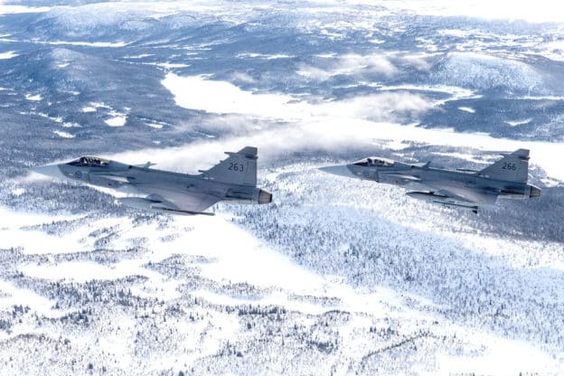 Gripen snow Στρατιωτικές συμμαχίες | Αμυντική Ανάλυση | Πυροβολικό