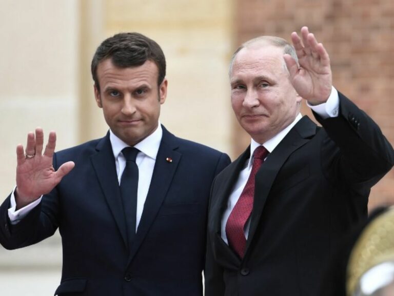 Emmanuel Macron ouvre-t-il une porte pour un rapprochement franco-russe ?