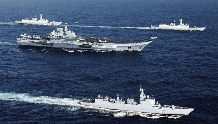 एस्कॉर्ट्स रक्षा विश्लेषण के साथ चीनी कैरियर e28098लियाओनिंग | सैन्य नौसेना निर्माण | तटीय रक्षा