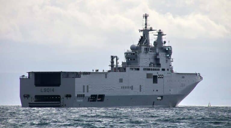 La France montre l’exemple et déploie 2 navires de combat en Méditerranée orientale pour soutenir la Grèce
