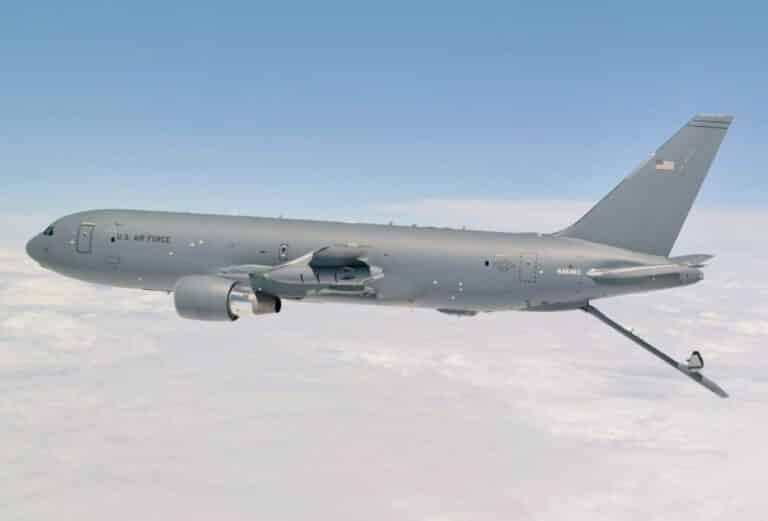 LA DARPA veut permettre aux avions ravitailleurs KC-46 de recharger les batteries de drones avec un laser à haute énergie