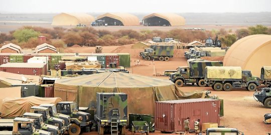 Attacco in Mali con un veicolo suicida all'ingresso di una base Defense News | Armi laser ed energia diretta | Contratti di difesa e bandi di gara