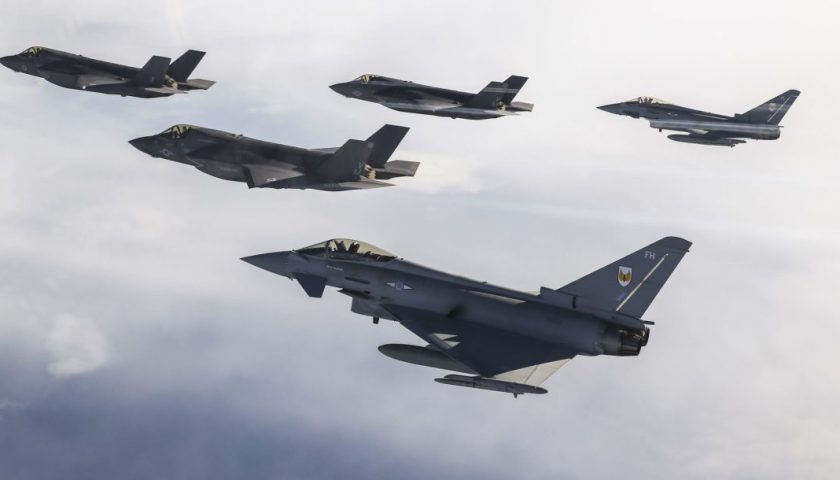 F35B और Typhoon आरएएफ रक्षा समाचार | लड़ाकू विमान | सशस्त्र बल बजट और रक्षा प्रयास