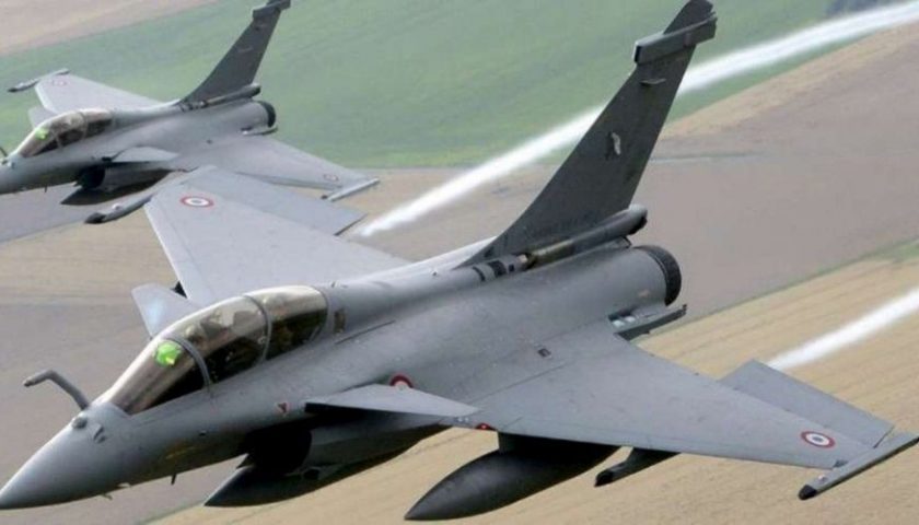 Kauf 36 rafale von Indien im Jahr 2016 zu einem politischen Skandal geworden war, prangerten Gegner von Präsident Narendra Modi bereits die Rolle eines engen Freundes des indischen Premierministers an. Defence News | Österreich | Kampfflugzeuge