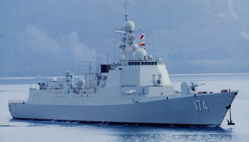 Čínské námořnictvo každoročně přijímá do výzbroje desítky nových torpédoborců a fregat