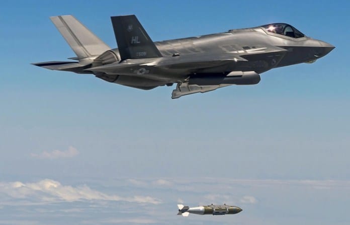 F 35 wirft Dummy B61 12 Atombombe ab Verteidigungsnachrichten | Deutschland | Kampfjets