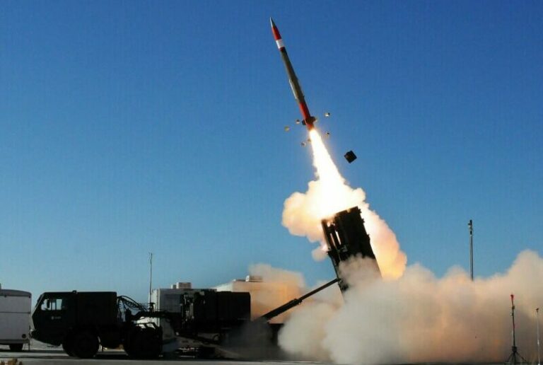 Le Patriot PAC-3 américain neutralise la menace du missile Kinzhal au-dessus de Kyiv