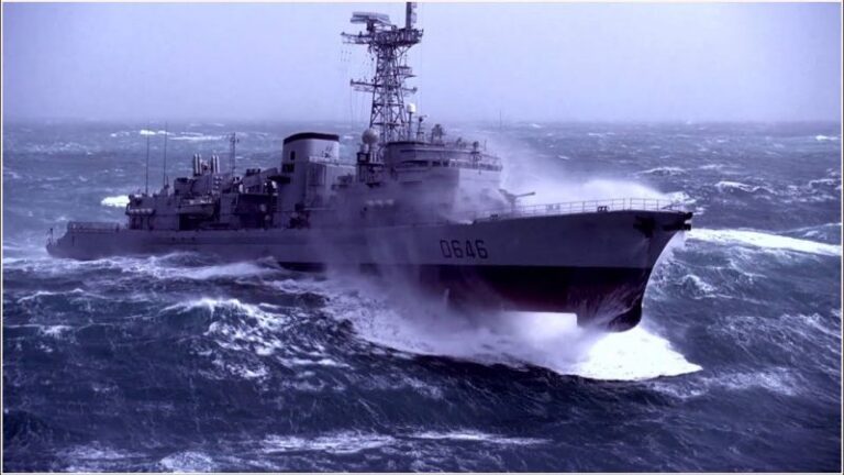 La frégate française Latouche-Tréville endommagée sera réparée malgré son départ prochain à la retraite