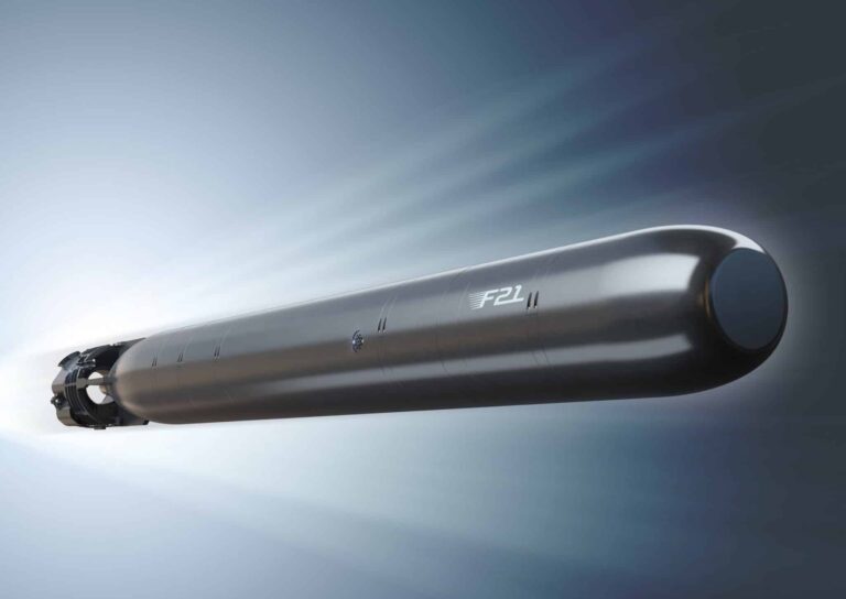 La livraison des torpilles nouvelle génération F21 de Naval Group a débuté en France et au Brésil