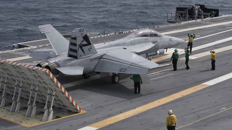 Les catapultes électromagnétiques du nouveau porte-avions USS Gerald R. Ford enfin validées
