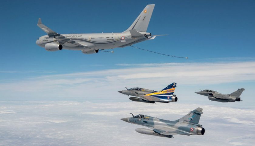Un A330 MRTT de lArmee de lAir accompagne dun Rafale B dun mirage 2000 5 et dun mirage 2000D Aviation de chasse | Construction aéronautique militaire | Etats-Unis