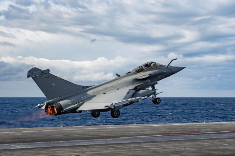 Les 5 atouts du Rafale face au Super Hornet pour l’aéronavale Indienne