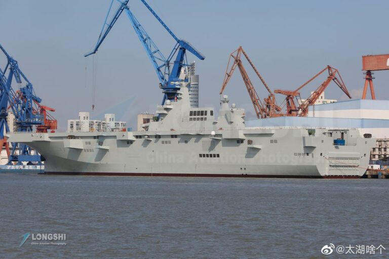 Les chantiers navals chinois vont lancer leur second porte-hélicoptères d’assaut Type 075 en 6 mois