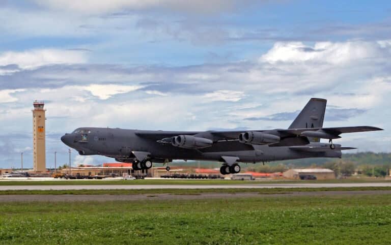 Les bombardiers américains B-52 quittent le Pacifique malgré le regain de tensions dans la région