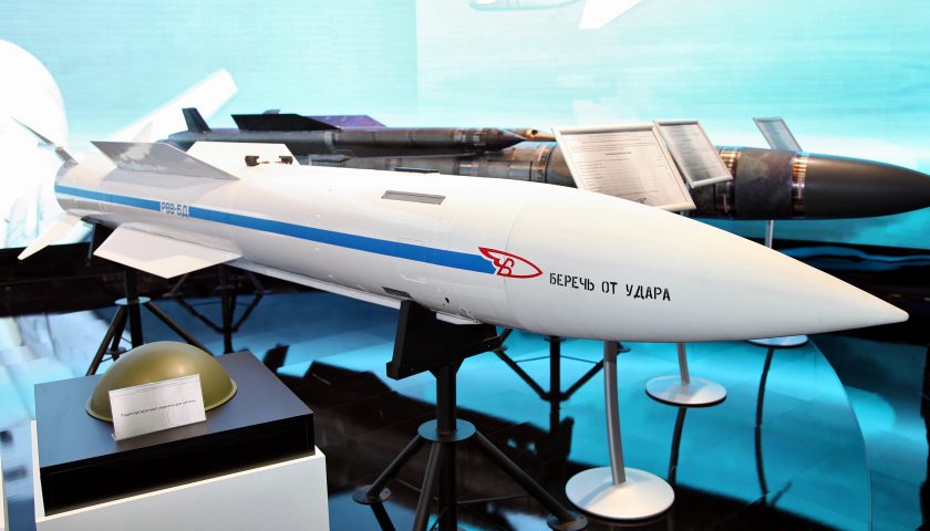 MAKS2013 R37M रक्षा विश्लेषण | लेजर हथियार और निर्देशित ऊर्जा | टैंकर विमान