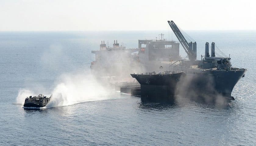 USS Montford Point T MLP 1 and USNS Bob Hope T AKR 300 with LCAC in October 2014 Actualités Défense | Avions Ravitailleurs | Construction aéronautique militaire