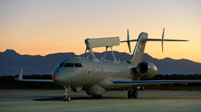 Saab livre le premier avion-radar GlobalEye aux Emirats Arabes Unis