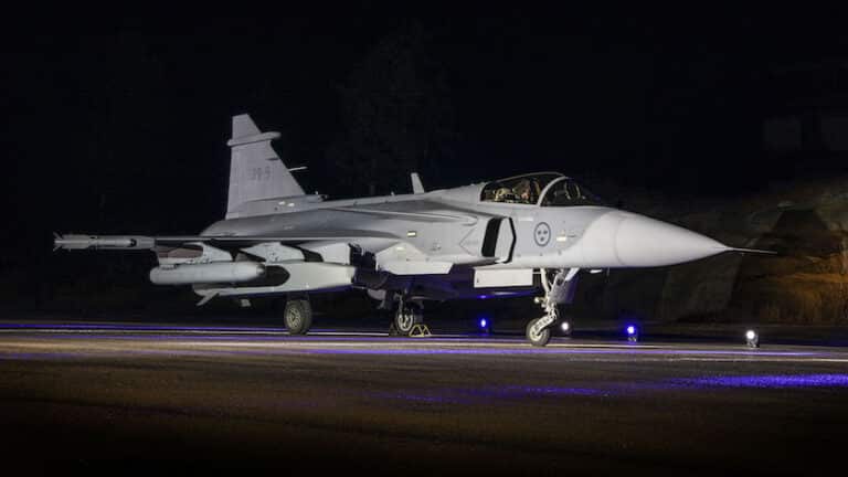 Super-Gripen ou drone de combat, quelle solution pour la masse des forces aériennes européennes avant 2033 ?