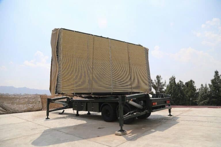 L’Iran dévoile deux nouveaux radars conçus pour détecter les missiles de croisière et les avions furtifs