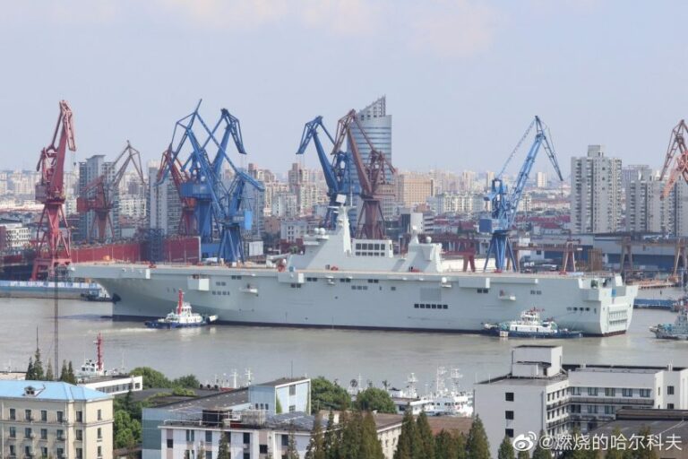 La Chine lance son second porte-hélicoptères d’assaut Type 075