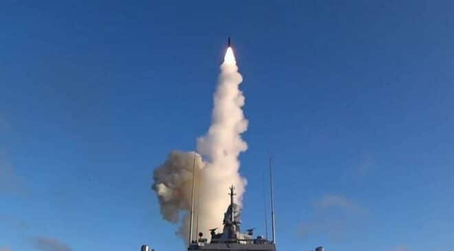 Le missile antinavire 3M22 Tzirkon a effectué son premier essai en avril 2017. Depuis, le missile a été testé de nombreuses fois, y compris à bord de la frégate Admiral Gorshkov et de ses silos 3S14 UKSK.
