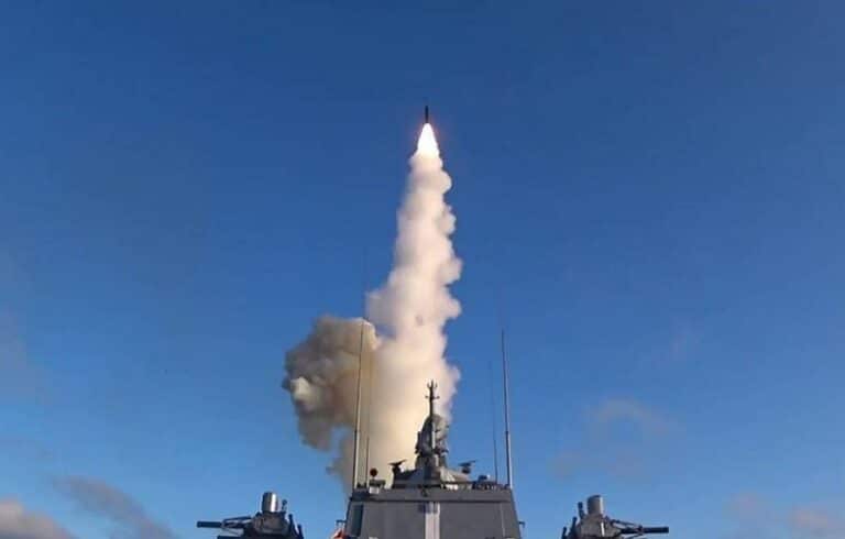 La campagne de test du missile anti-navire hypersonique 3M22 Tzirkon russe s’accélère