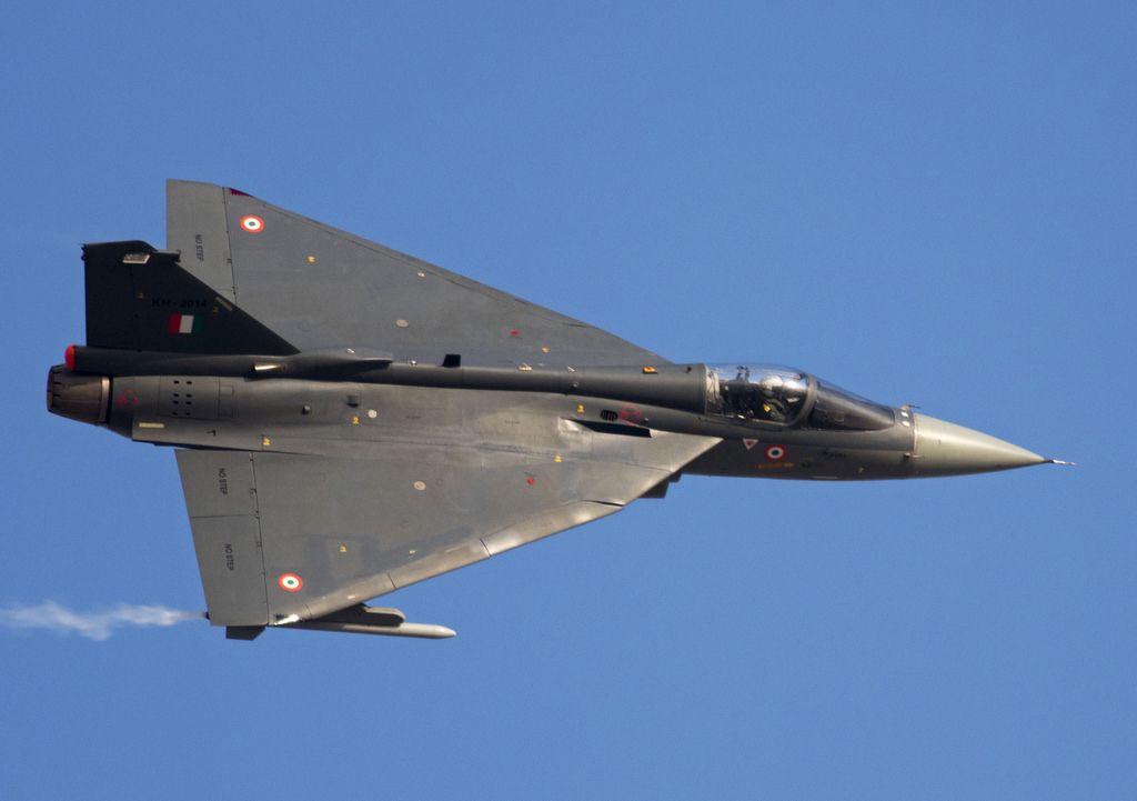 ライトファイターlcatejasは ついにインド空軍で完全に機能します Meta Defense Fr