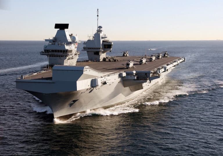 HMS Queen Elizabeth et porte-avions Charles de Gaulle : deux conceptions différentes du combat aéronaval