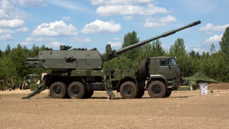 La Russie entame les tests d’une version sur roues de son canon automoteur Koalitsiya-SV