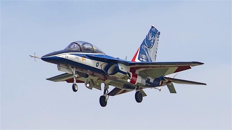 Taïwan : l’avion d’entrainement avancé T-5 Brave Eagle réalise son premier vol