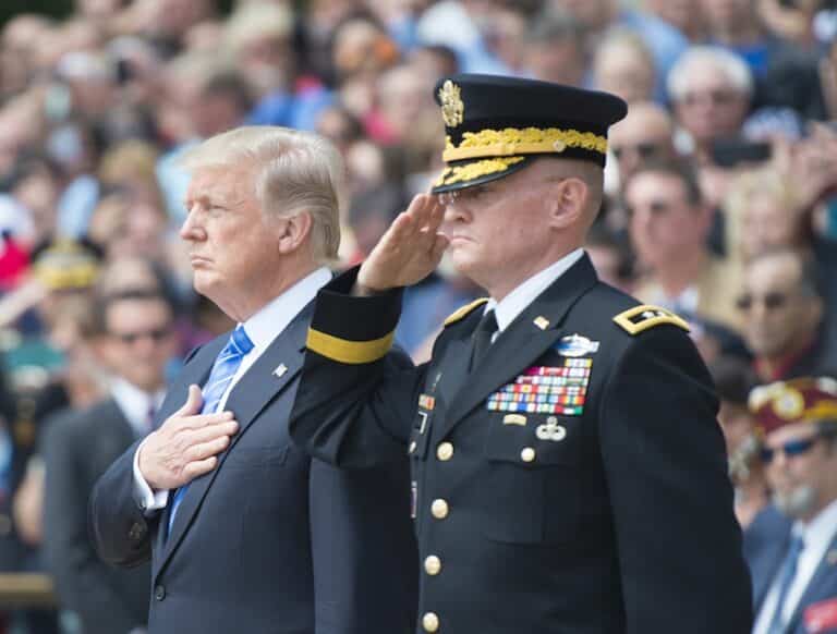 Etats-Unis : Donald Trump est-il désavoué par les militaires ?