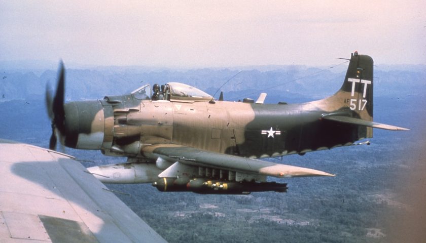 Skyraider A1 فيتنام ألمانيا | تحليل الدفاع | الأسلحة والصواريخ التي تفوق سرعتها سرعة الصوت 