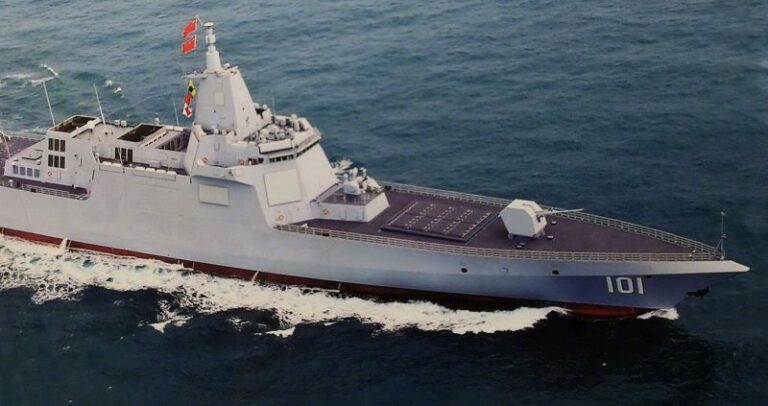 Les destroyers lourds Type 055 chinois équipés bientôt de missiles balistiques anti-navires