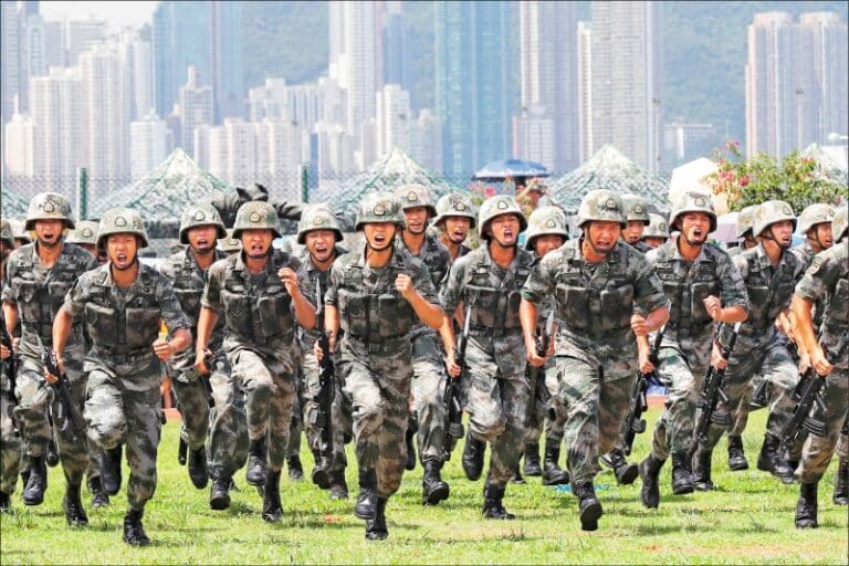 L’Armée Populaire de Libération chinoise, elle aussi, fait face à de sérieuses difficultés de recrutement et de fidélisation