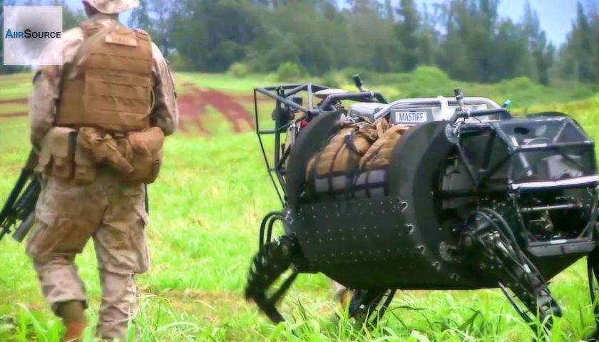 this ls3 robotic pack mule walks around the us military testing field incredible Analyses Défense | Drones et Robotique militaires | Drones terrestres