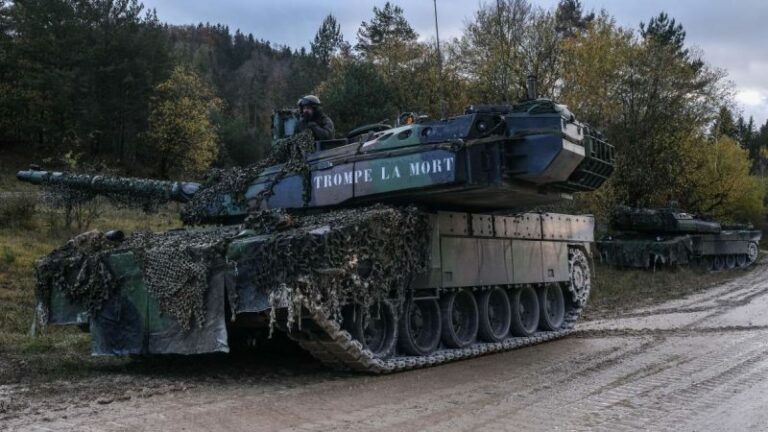 Comment la faiblesse des armées handicape-t-elle la crédibilité de la France sur les questions de défense en Europe ?