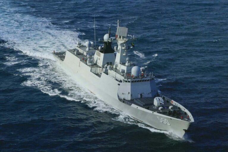 La Chine construit une nouvelle classe de frégate Type 054B