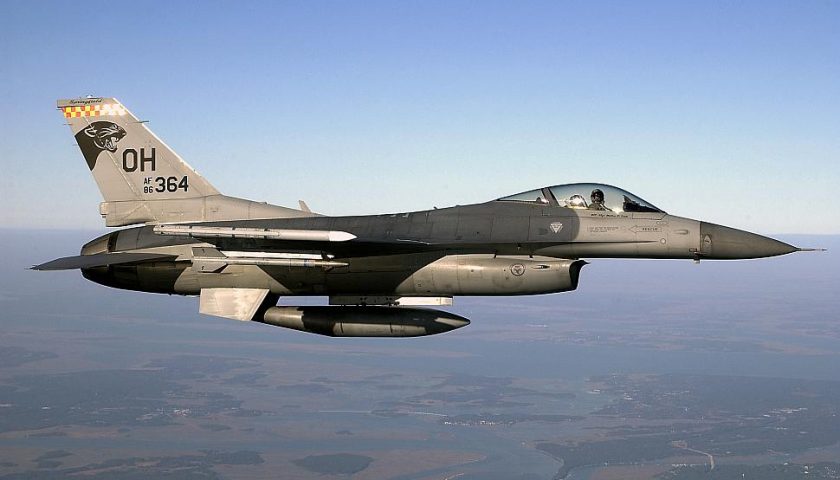 F16 AIM120 træning Nyheder Forsvar | Militære alliancer | Jagerfly