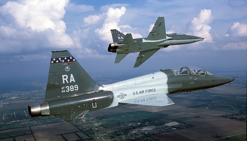 Análisis de defensa de la USAF T 38 Talon | Aviones de entrenamiento y ataque | Construcción de aviones militares