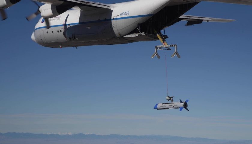 Gremlins-Einsatz Luftfahrt Transport | Militärflugzeugbau | Abgeworfene und verschachtelte Drohnen