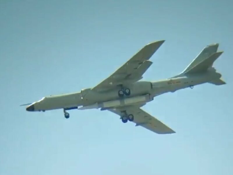 No gaisa nomesta YJ-21 versija CJ-21 tika novērota uz bumbvedēja H-6N.