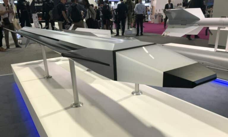 L’allemand Diehl présente une version furtive de son missile air-air à courte et moyenne portée IRIS-T