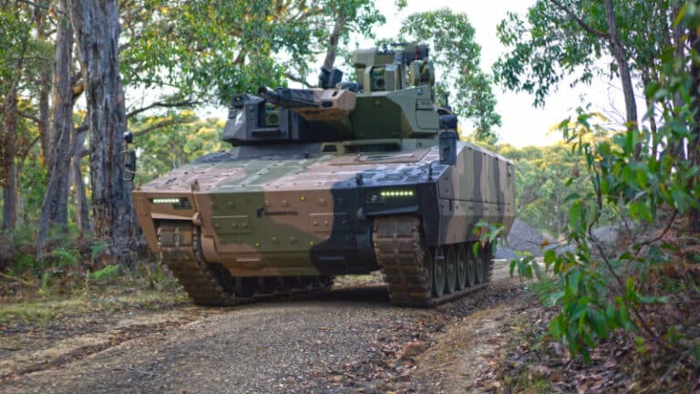 L’Australie veut réduire d’un tiers ses acquisitions de véhicules de combat d’infanterie
