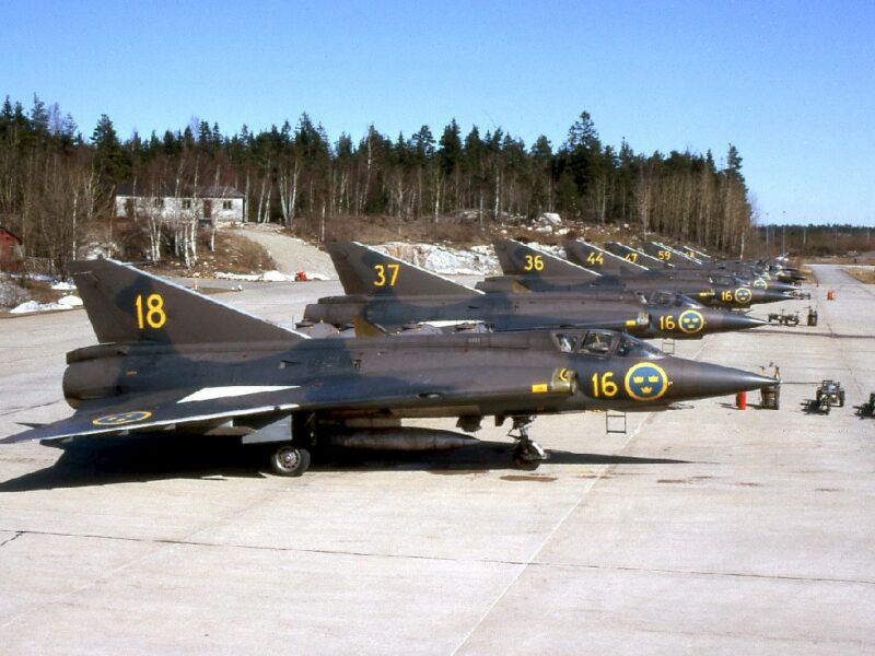 Saab J 35A 01 Militära allianser | Försvarsanalys | Stridsflygplan