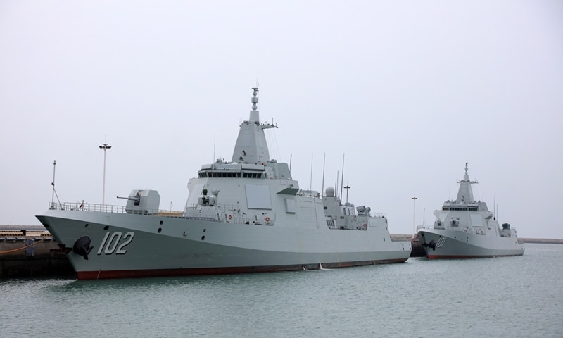 चीनी नौसेना प्रति वर्ष लगभग दस विध्वंसक और युद्धपोतों को सेवा में स्वीकार करती है