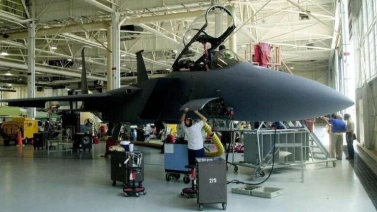 Es posible que Boeing pronto ya no pueda producir F-15EX y F/A-18 E/F en St. Louis